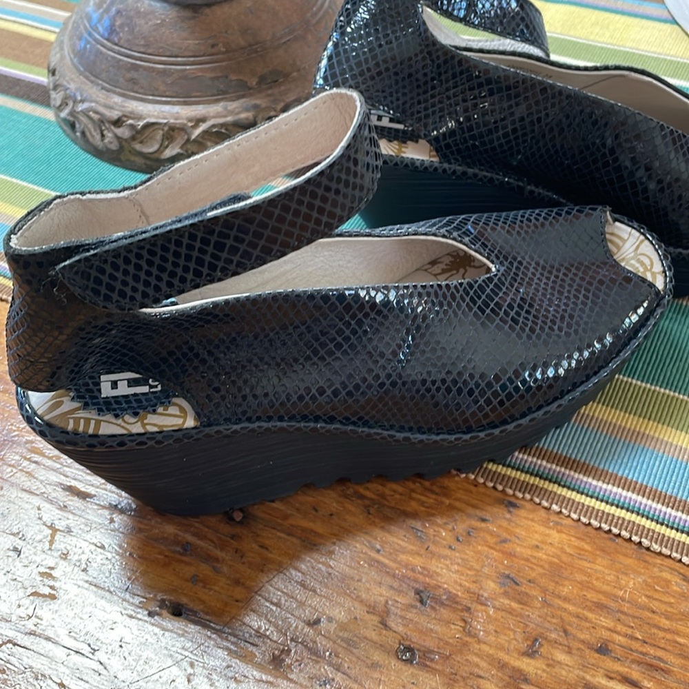 Fly London Yala Wedge patent-black snake print size 38 - Picture 2 of 6